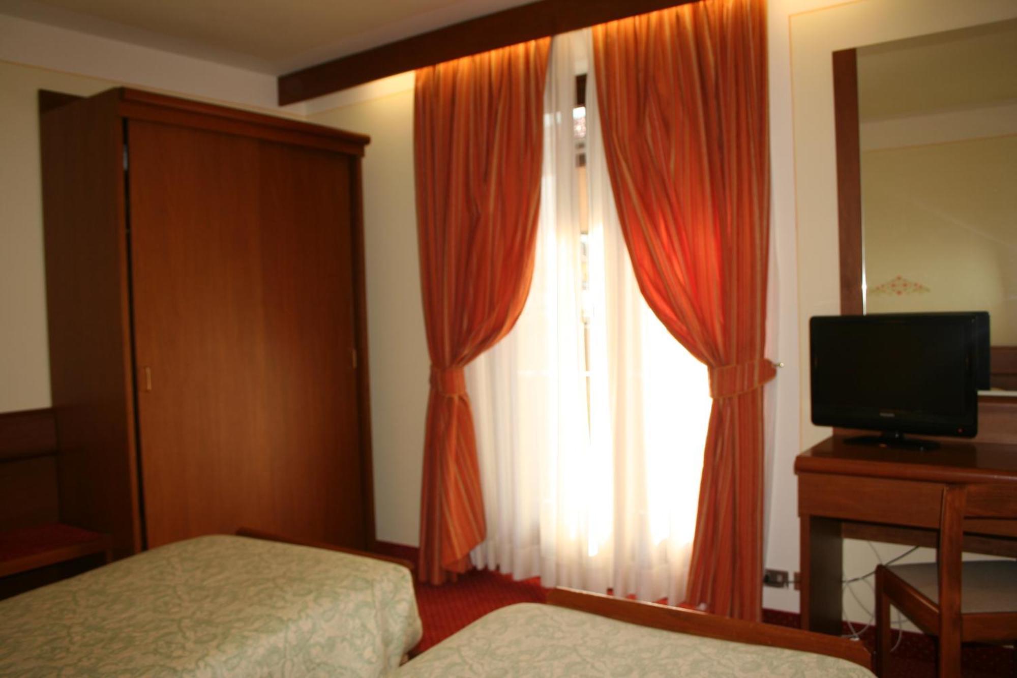 Hotel Collini Пинцоло Экстерьер фото