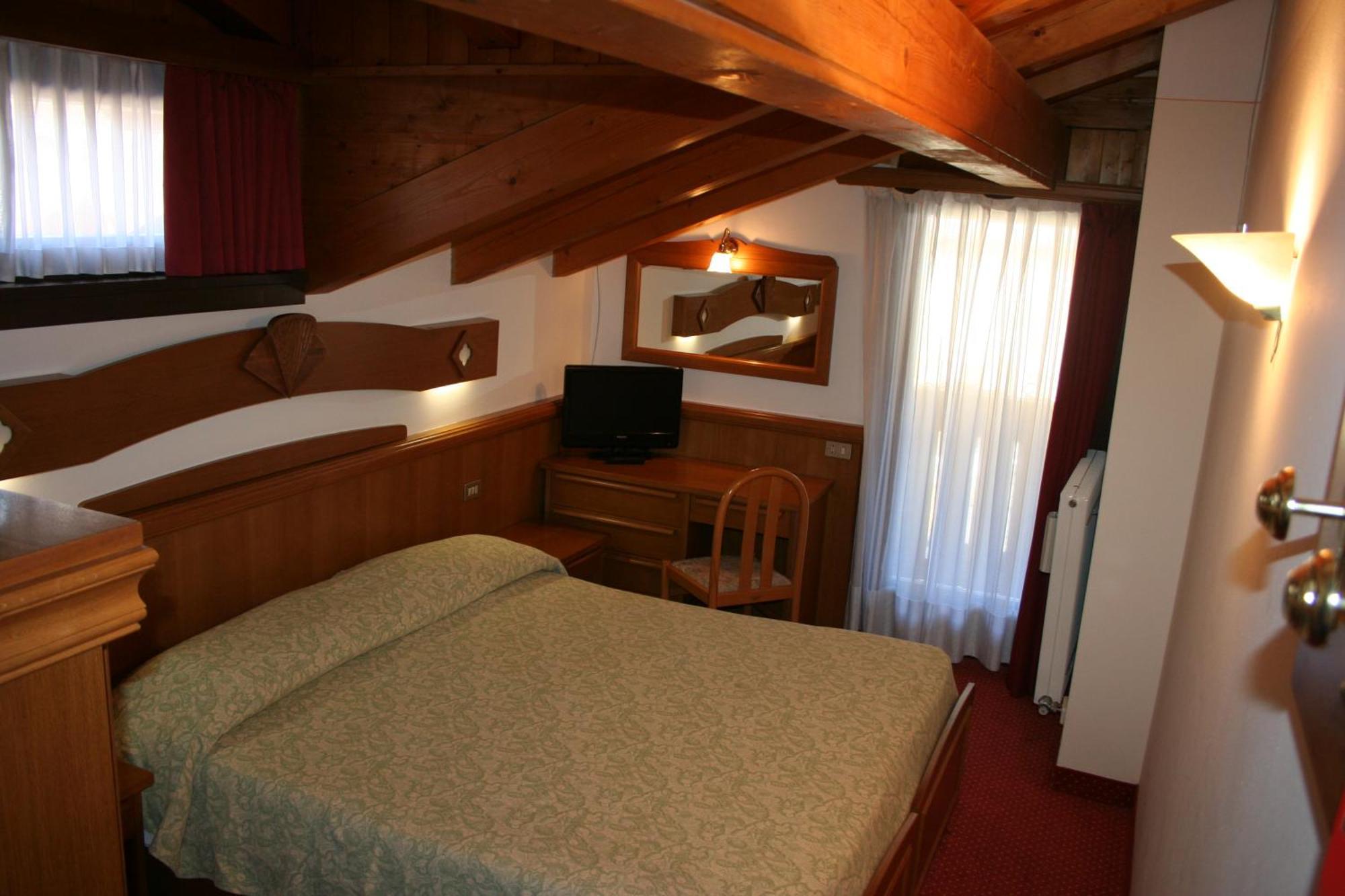 Hotel Collini Пинцоло Экстерьер фото