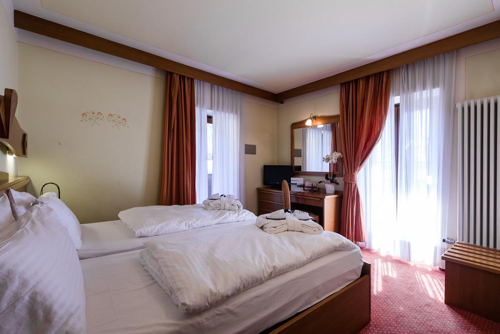 Hotel Collini Пинцоло Экстерьер фото