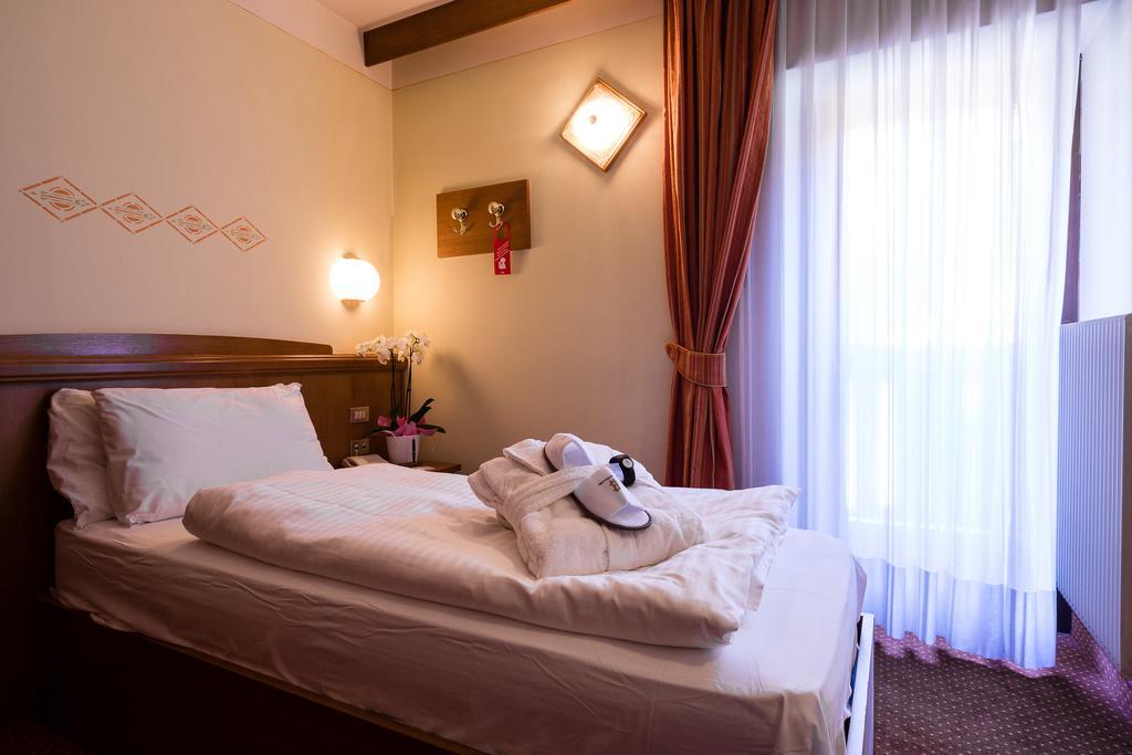 Hotel Collini Пинцоло Экстерьер фото