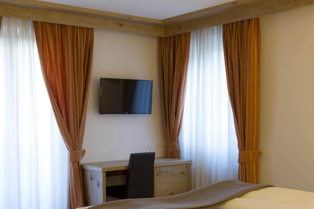 Hotel Collini Пинцоло Экстерьер фото