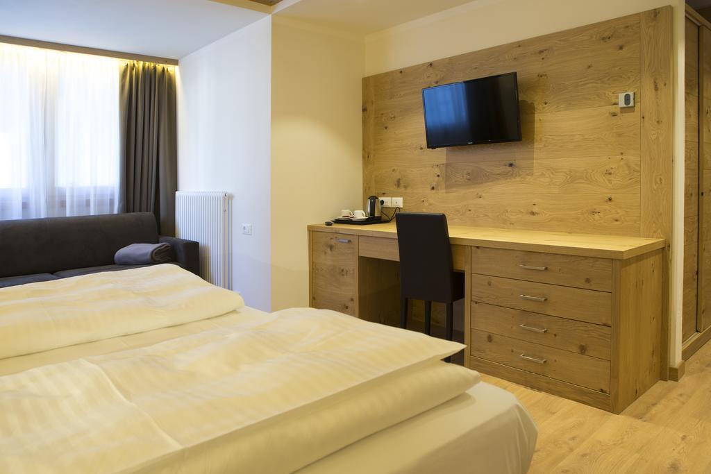 Hotel Collini Пинцоло Экстерьер фото